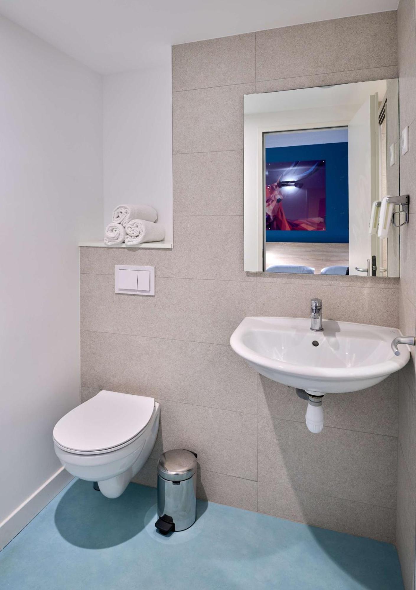 Hotel Kyriad Direct Sud