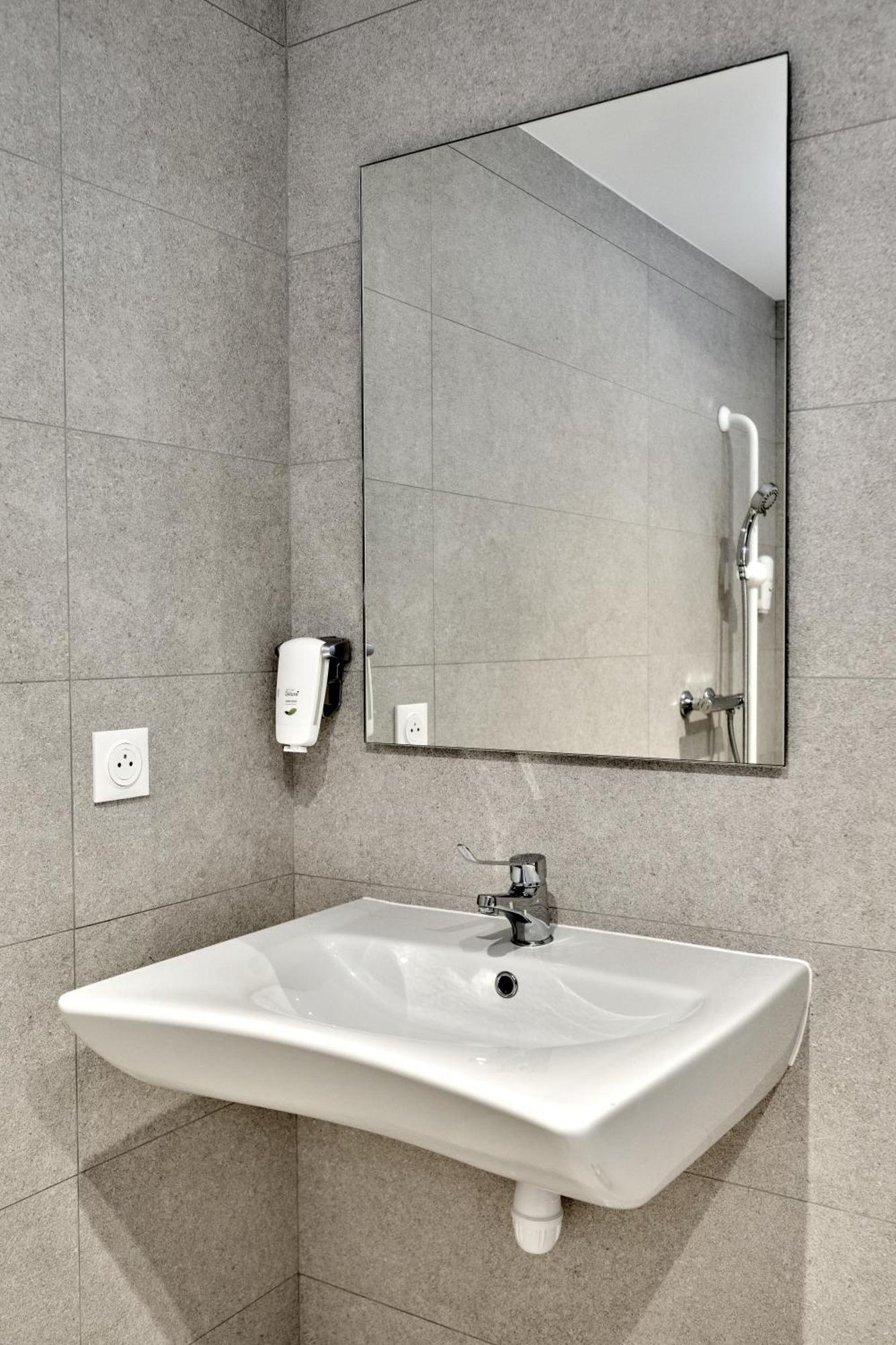 Kyriad Direct Sud Hotel 2*
