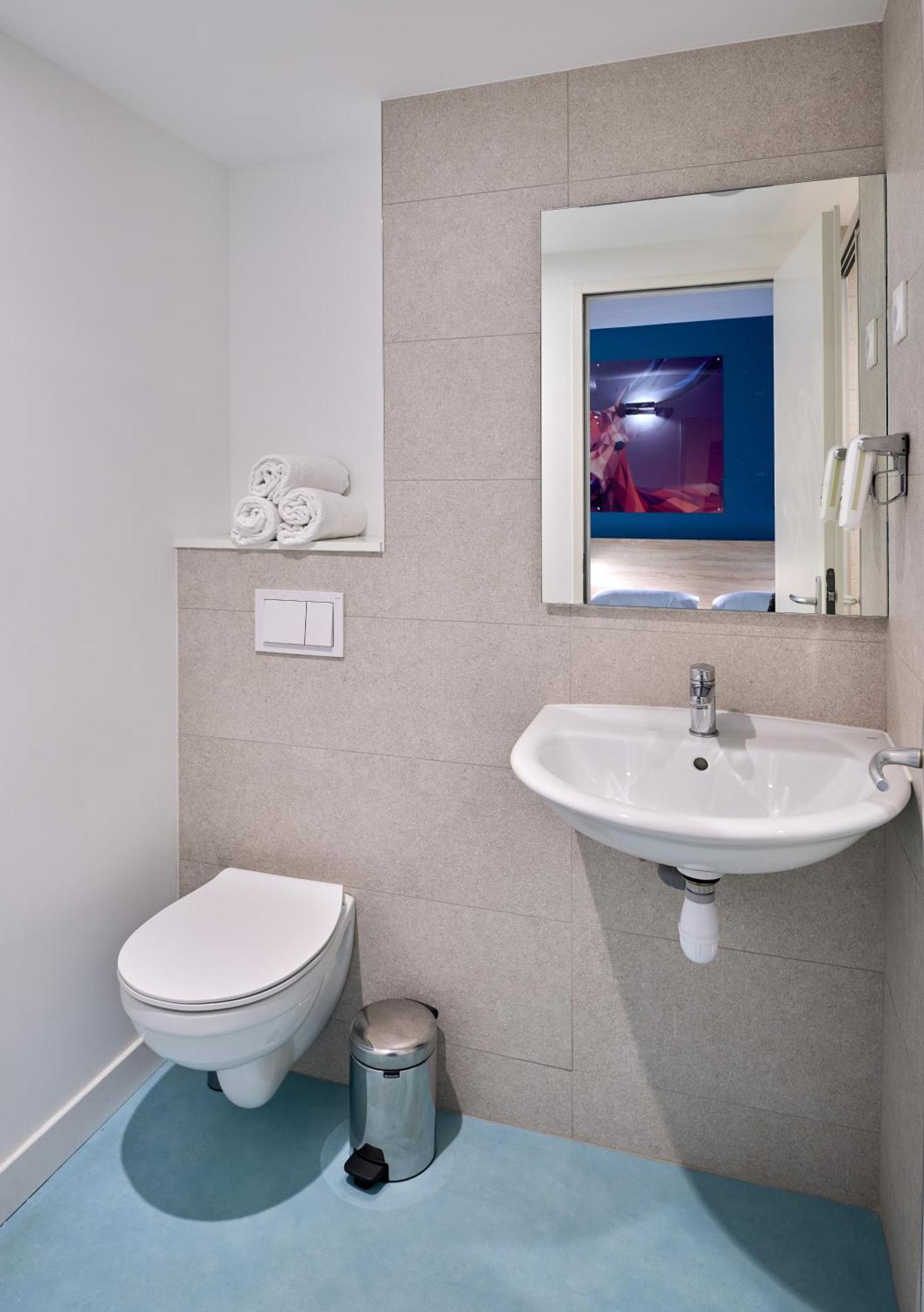 Kyriad Direct Sud Hotel